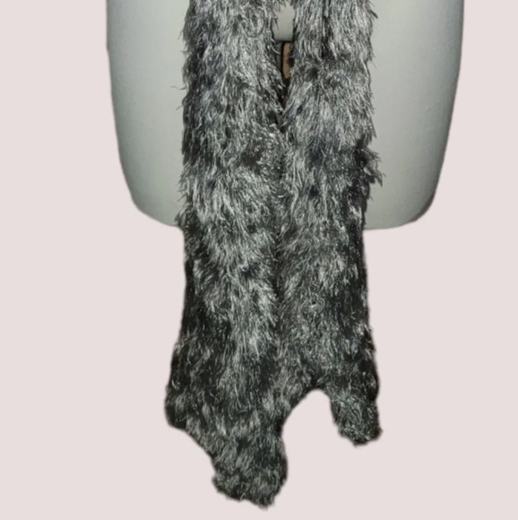 𝅺FAUX fur scarf - Picture 2 of 2